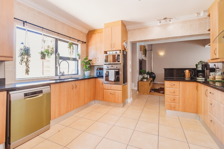 5 Bedroom Property for Sale in Panorama Western Cape